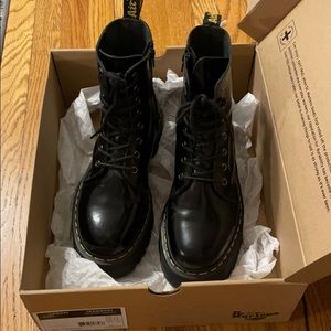 Jadon polished smooth Dr.Martens UK7,EU41US9